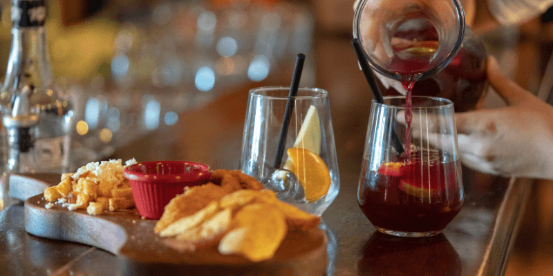 Cocktails & tapas